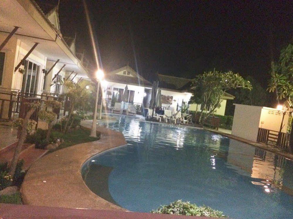 Charm Resort Cha-Am Bagian luar foto