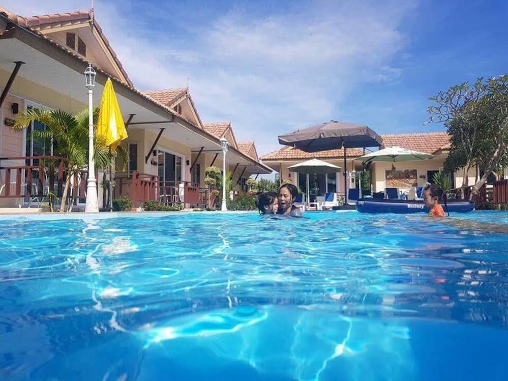 Charm Resort Cha-Am Bagian luar foto