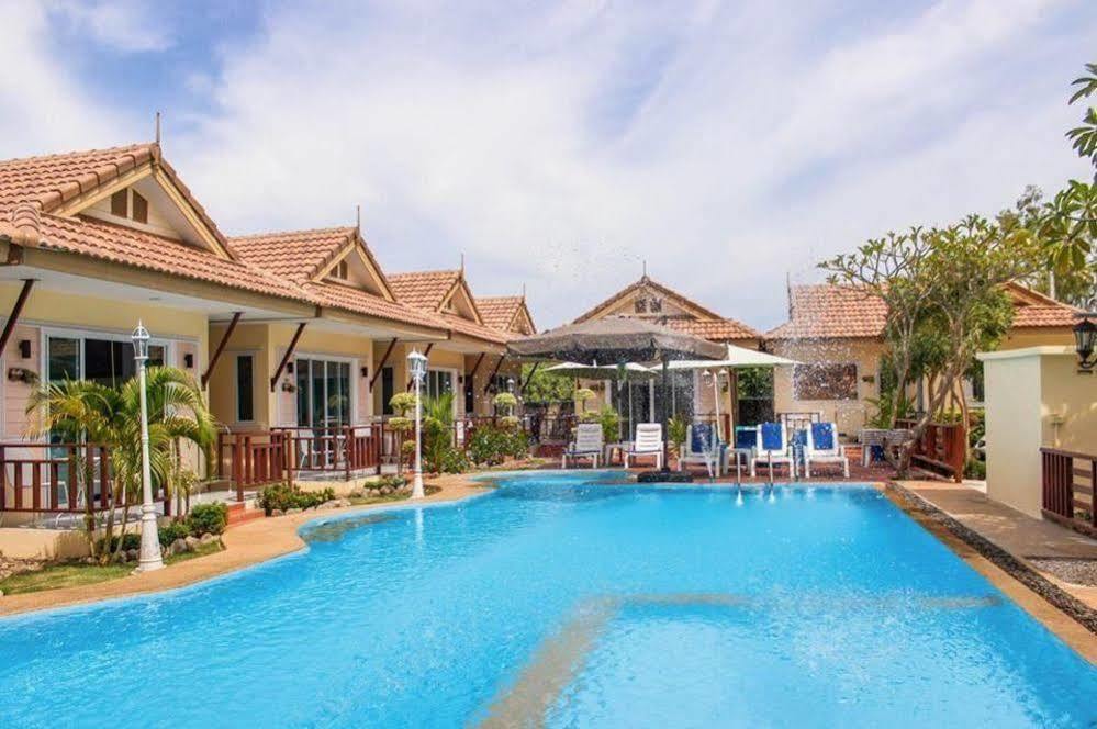 Charm Resort Cha-Am Bagian luar foto